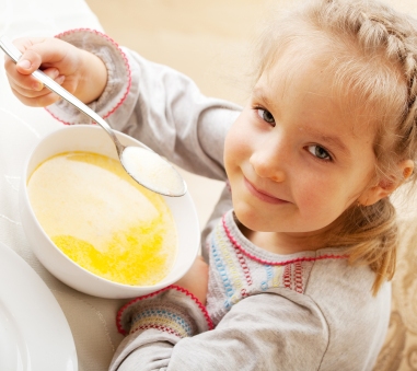 pic-Child-eating-soup-at-home
